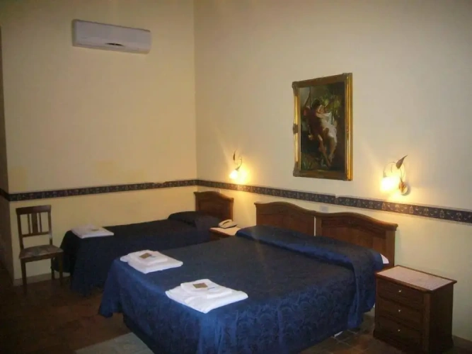 Standard Triple room