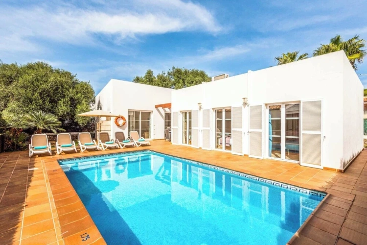 3 Bedrooms Villa
