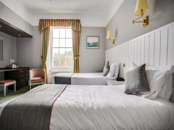 The Murray Arms Hotel