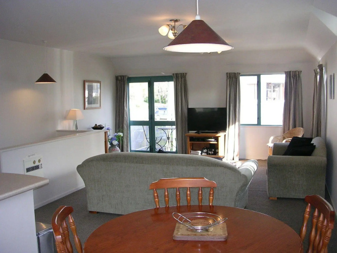 Les Troupes Apartments
