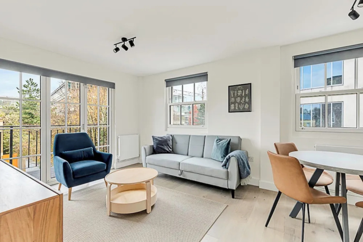 Sunny 2-bed Gem in Chiswick