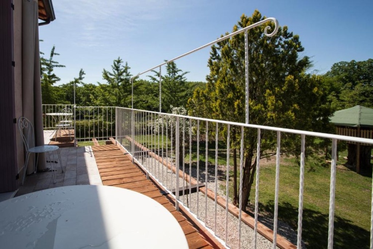 Standard Triple room with garden view