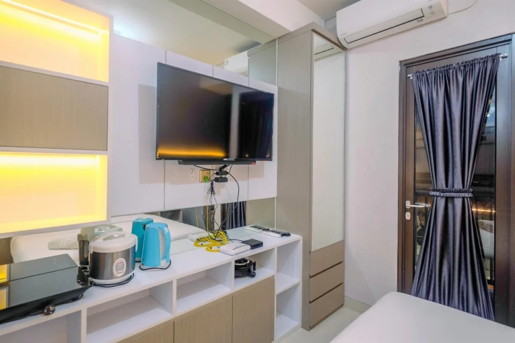 Nice and Comfy Studio Apartment at Transpark Cibubur