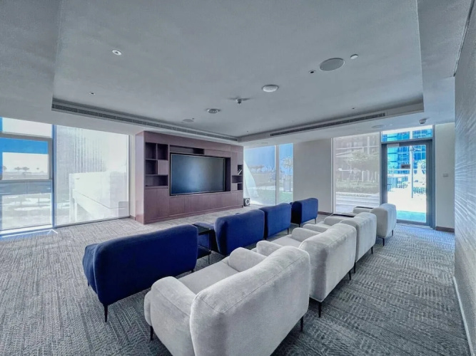 Bright 2BR in top Creek Rise Tower