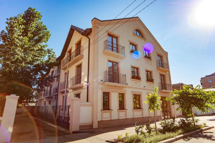 Season Hotel