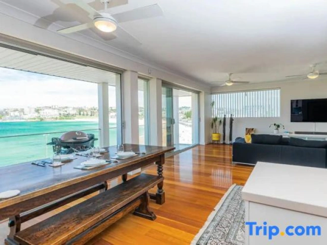3 Bedrooms Apartment