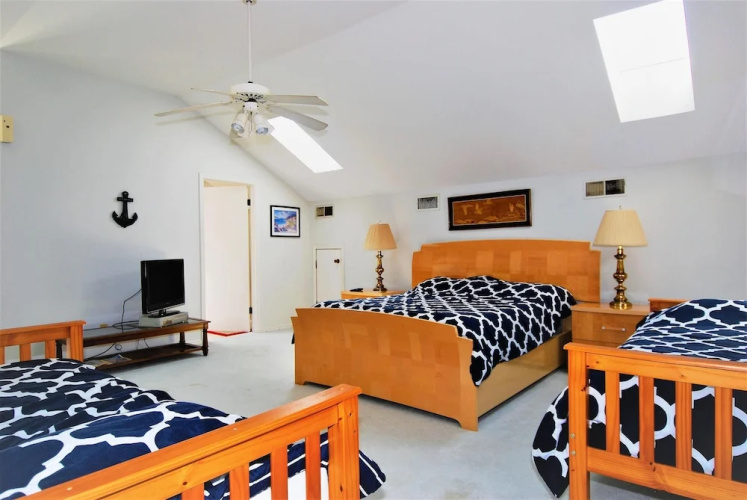 108 W. Morningside 2 Bedroom Condo by RedAwning