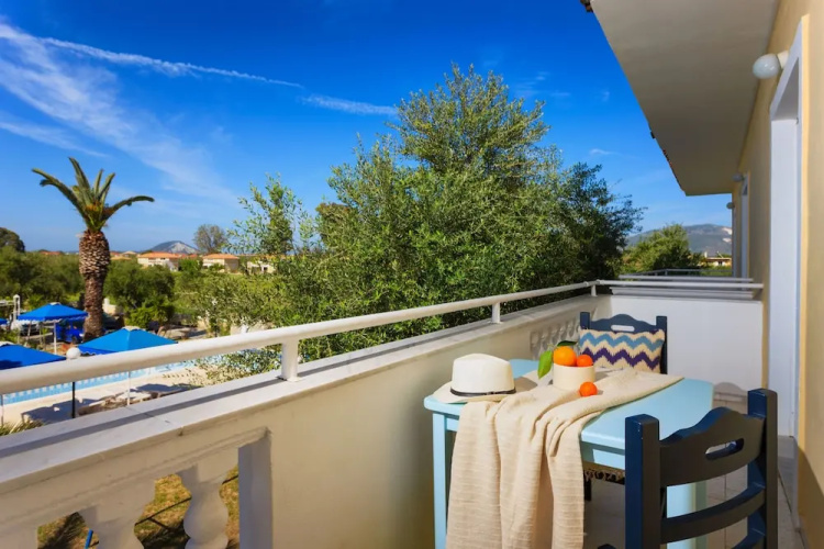Mirsini Studios & Apartments