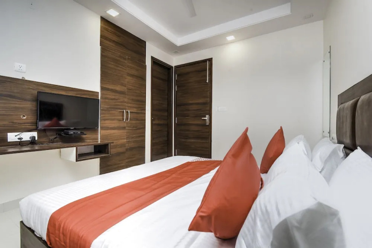 Oyo Flagship 24427 Jayam Nagar