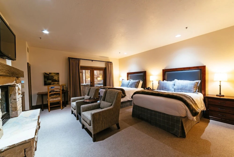 Deluxe Two Queen Room With Fireplace Hotel Room By Redawning - Park City, UT