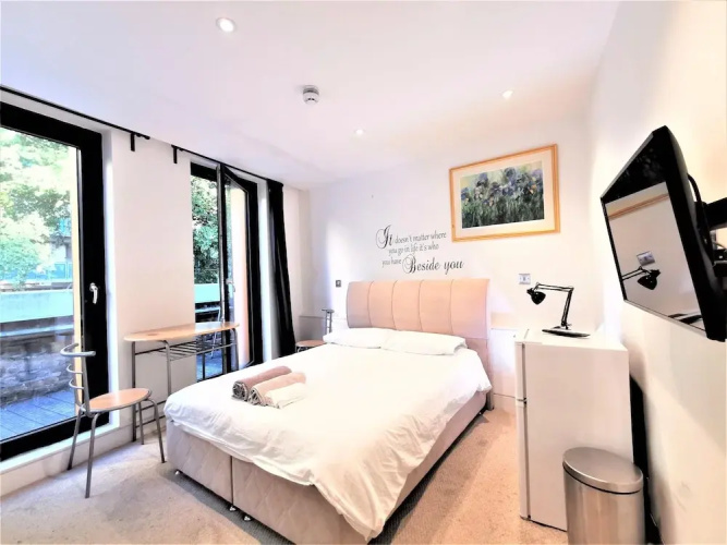 Double Room with Balcony - 3b