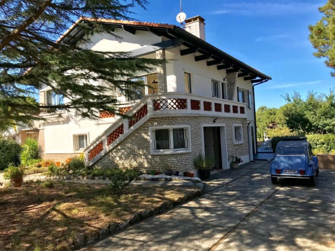 6 Bedrooms Cottage