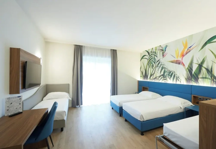 Standard Quadruple room with balcony