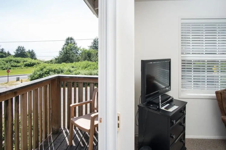 Deluxe Double room with partial ocean view