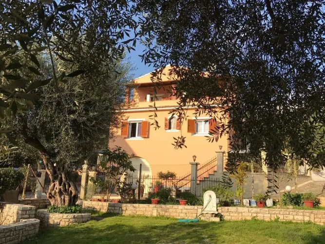 Villa Anna Apartments