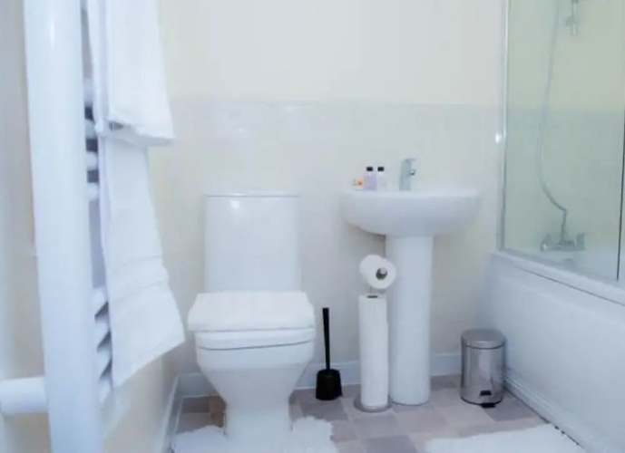 Beautiful two Bedrooms Ensuite Apartment