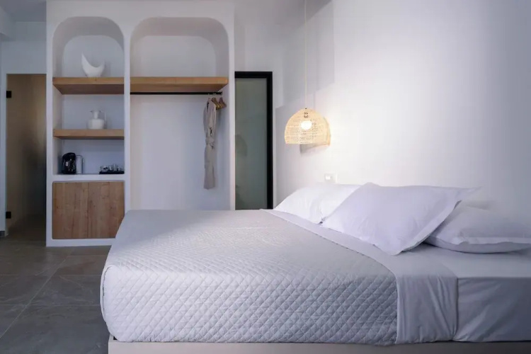 Elia Caldera Suites