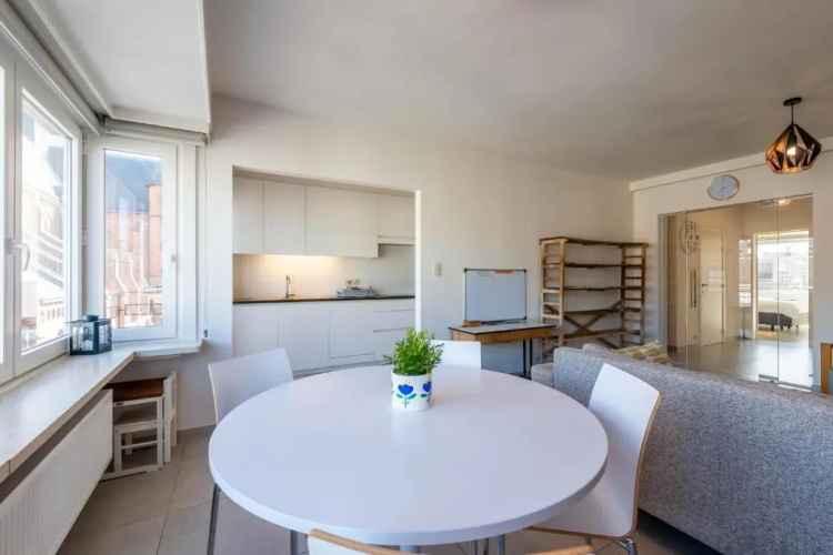 Modern Apartment with Free Parking