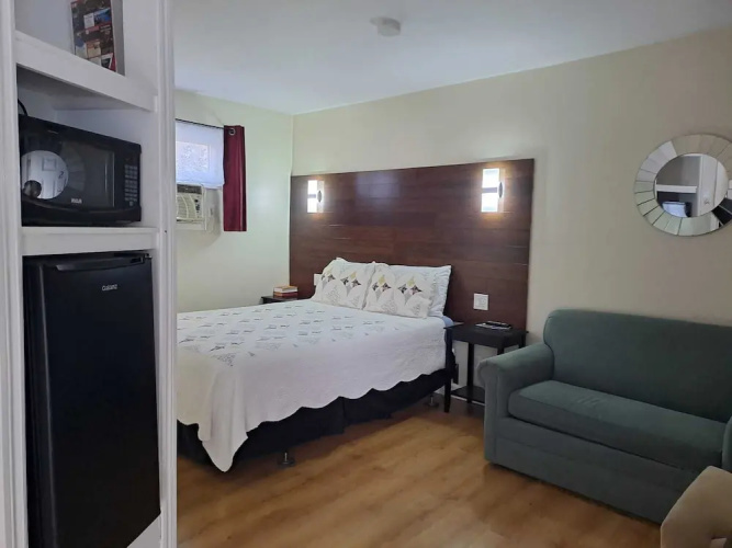 Three Islands Motel
