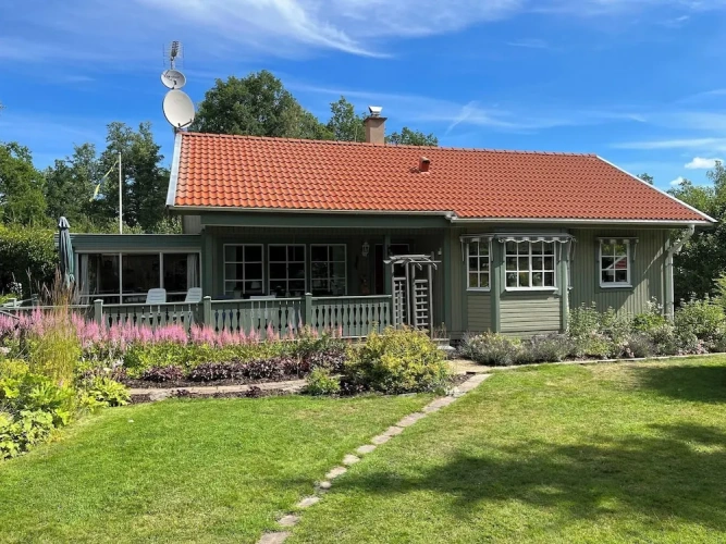 2 Bedrooms Cottage with balcony and with garden view