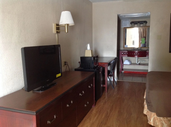 R Nite Star Inn & Suite