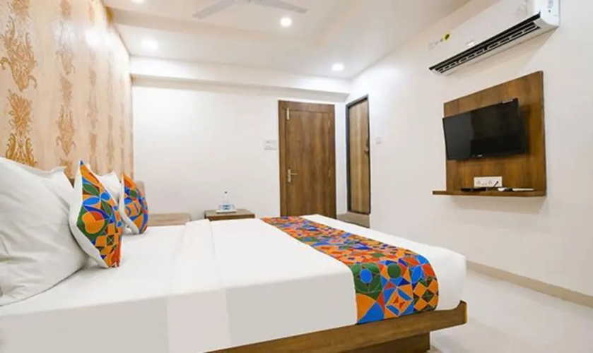 Fabhotel Ten Eleven