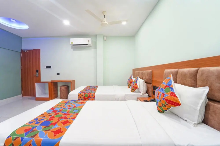 Fabhotel Q One Plaza