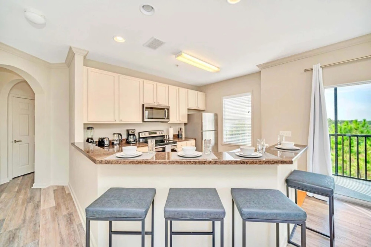 Upstay Condo w Pool Sauna Sleeps 8