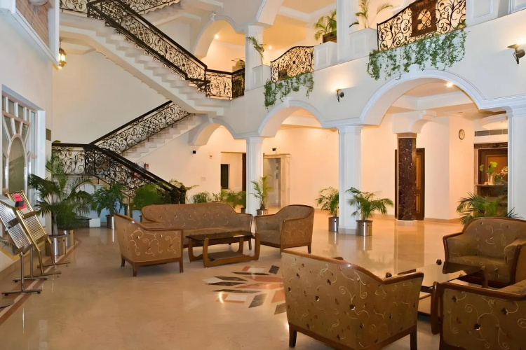 Hotel Arya - Unmarried Couples are not Allowed