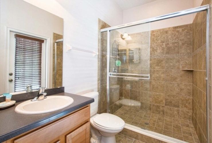 Private Oasis With Pool & Spa- 3400clr 4 Bedroom Home by RedAwning