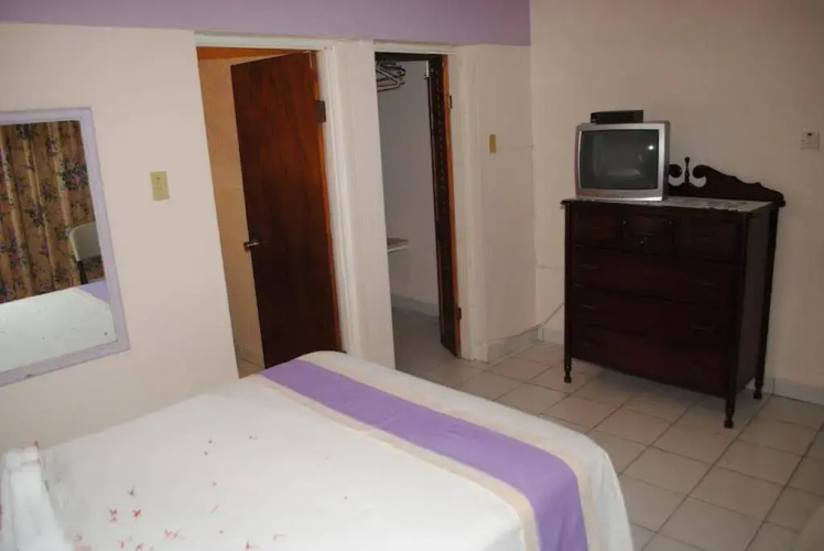 Palm Bay Guest House & Restaurant