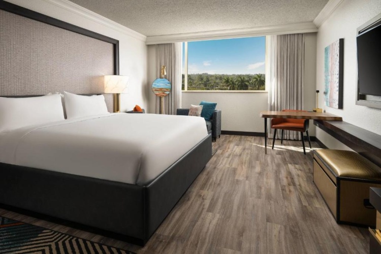 Standard Quadruple Club room