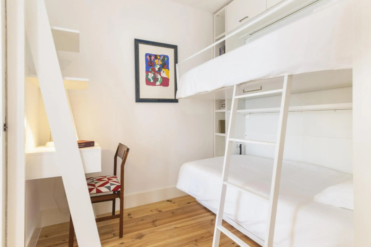 Bica 2 Bed Aircon UltraFast Net Fully Equipped