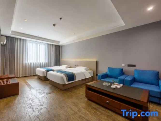 Business Triple Suite