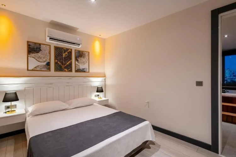 Eluxio Suite Hotel