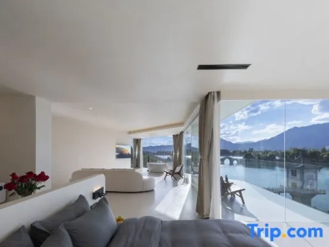 2 Bedrooms Double Suite with lake view