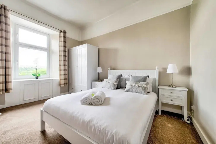 Light 2-bed West End Apt Overlooking Kelvingrove Museum