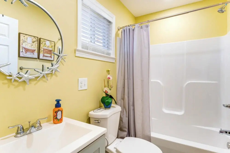 Walk Downtown: Charming Rome Abode w/ Yard!