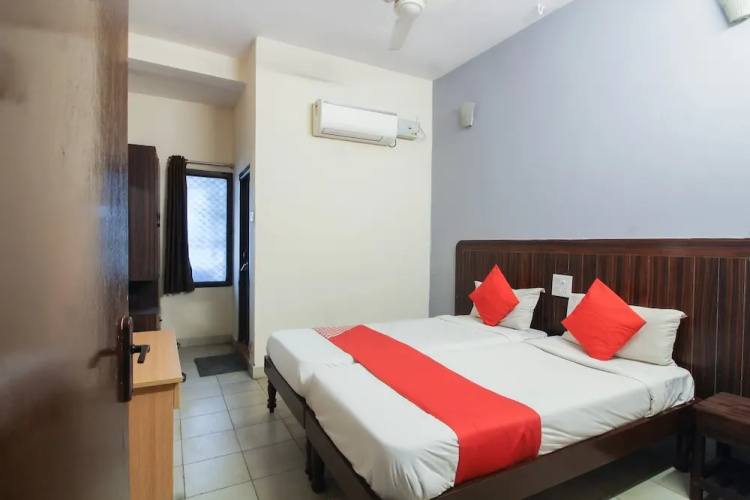 OYO 70733 Hotel Regal