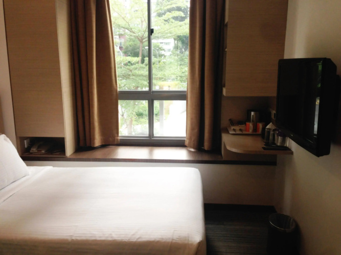 Aqueen Hotel Balestier