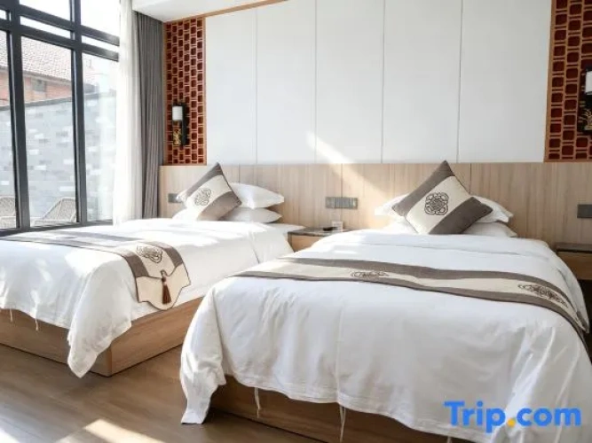 Standard room with courtyard view