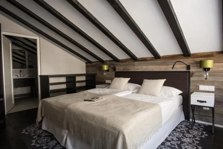 Deluxe Penthouse Suite