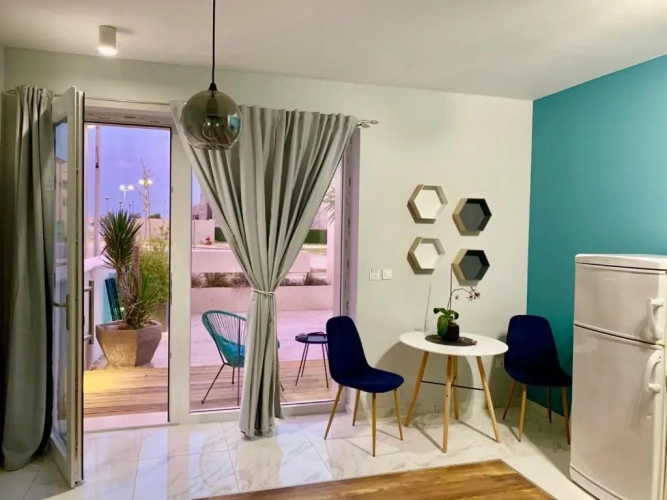 Deluxe Apartment