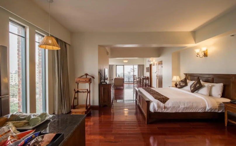 The Colonial Residence & Suites