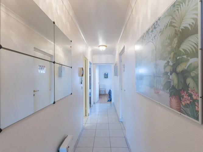 Retreat With Pool Access