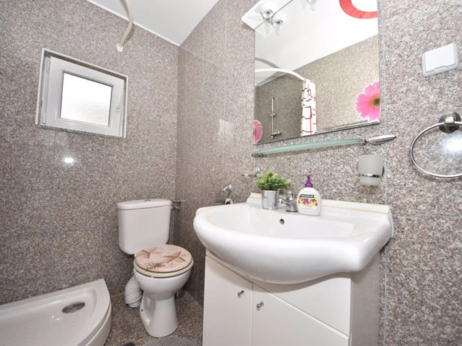 Apartment Jelena Karlobag