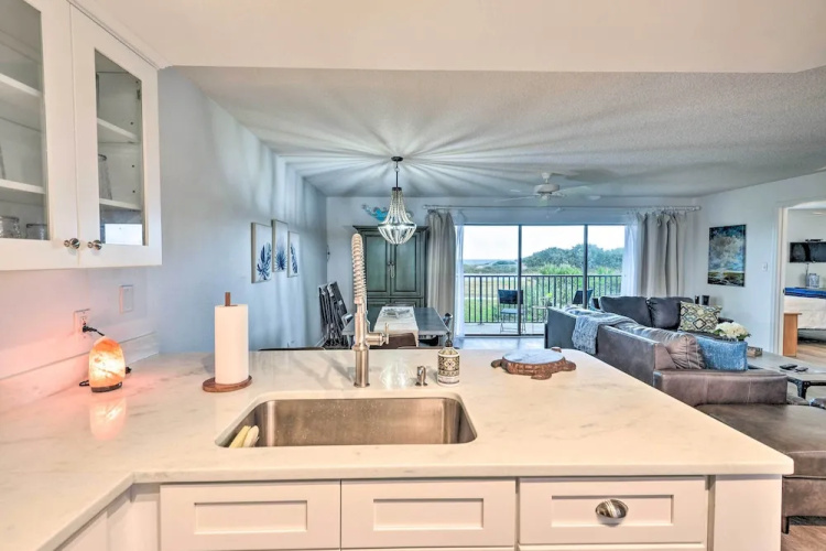 Updated Ormond Beach Condo: Relax & Explore!