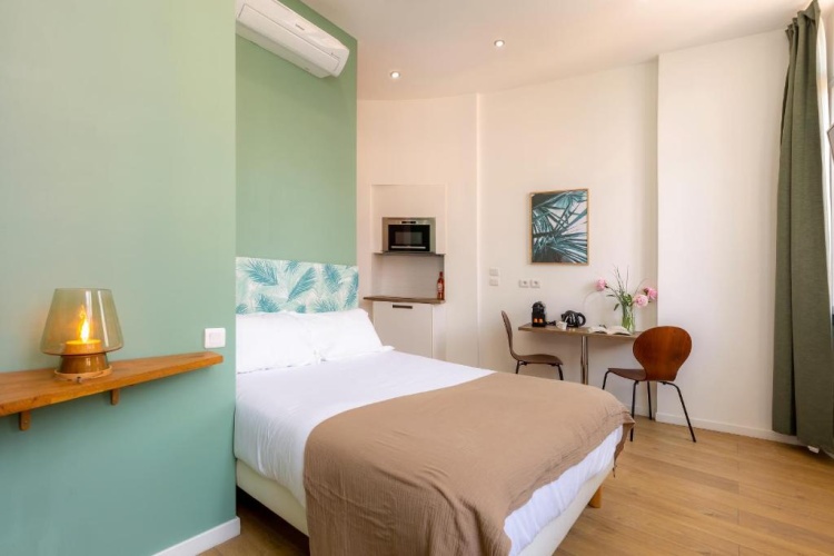 1 Bedroom Apartment with partial sea view