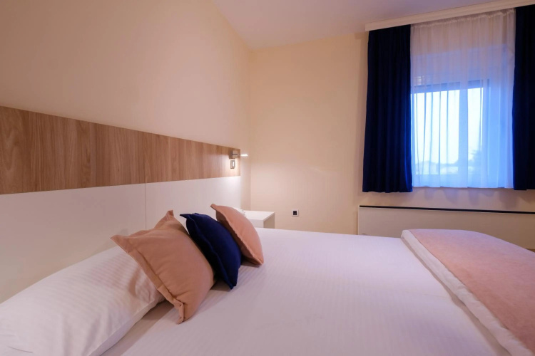 Airport Garni Hotel