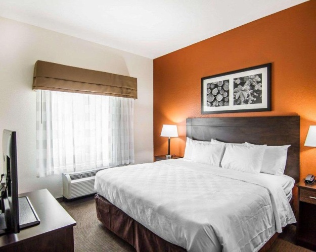 Suite with balcony